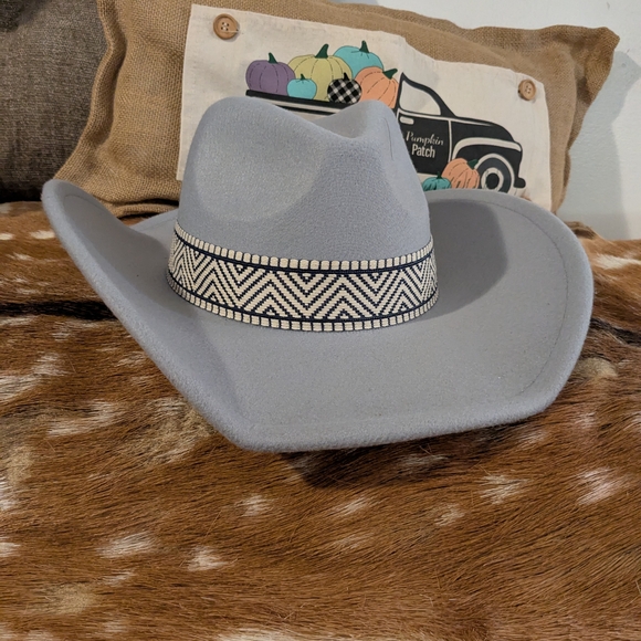 Stylish Gray Cowboy Hat with Patterned Band - Picture 2 of 5